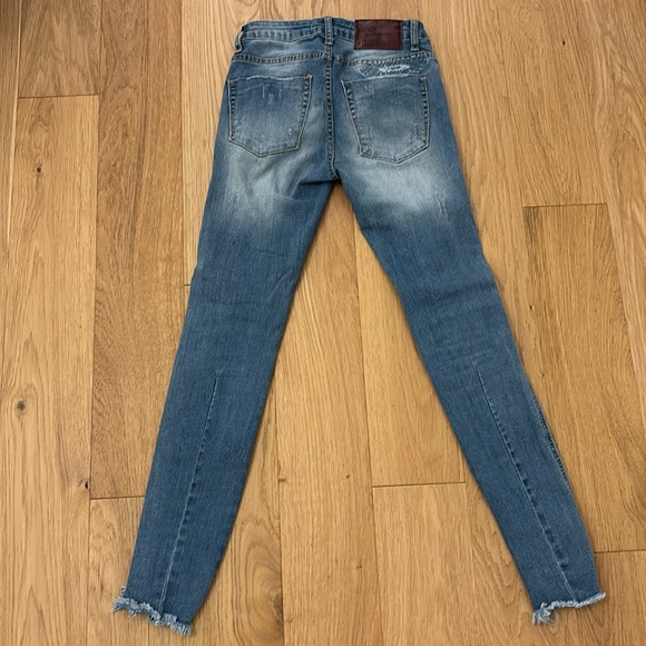 OneXOneteaspoon sz 24 ripped denim skinny ankle length jean w/frayed hem. - Picture 2 of 2